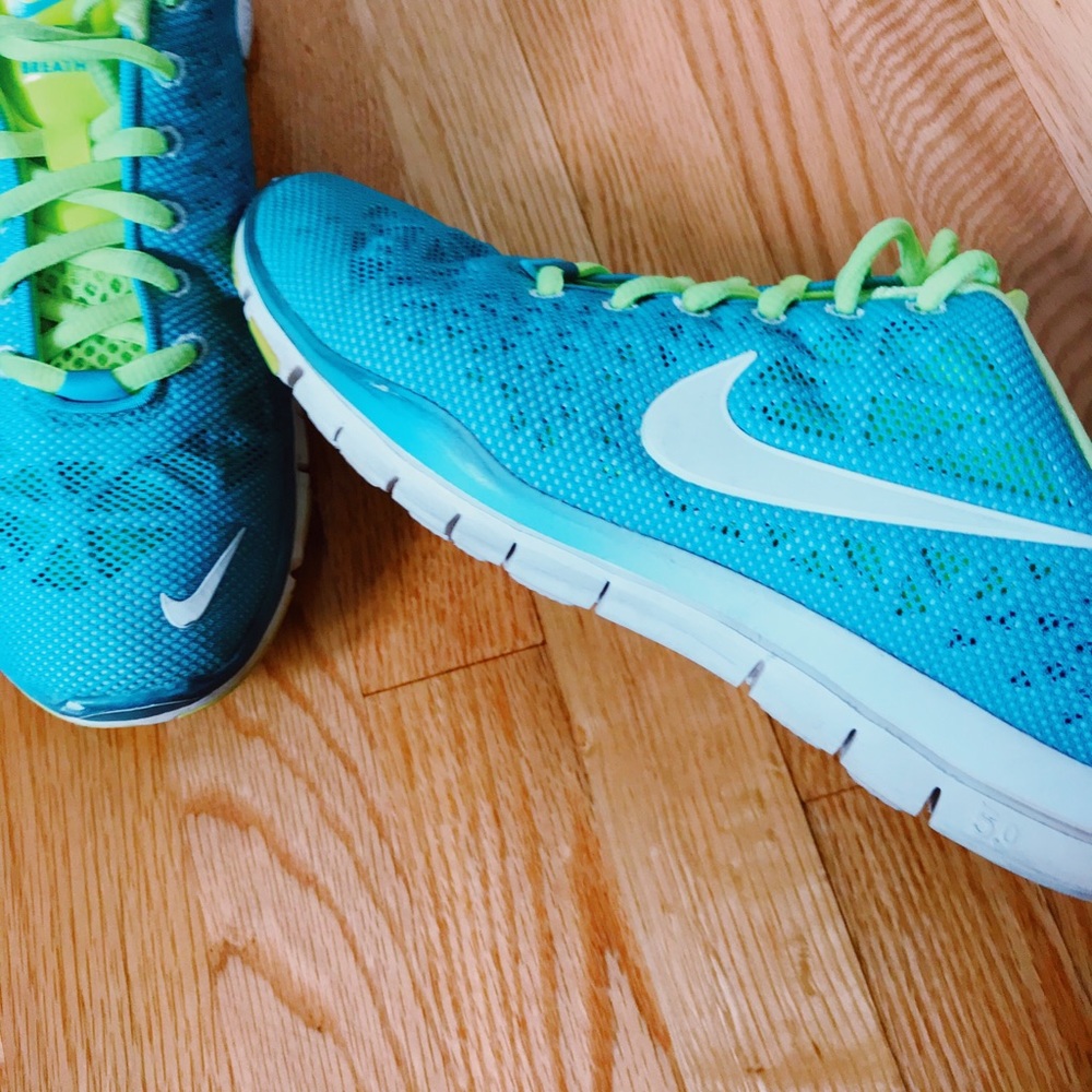 Training Nikes - Picture 3 of 4